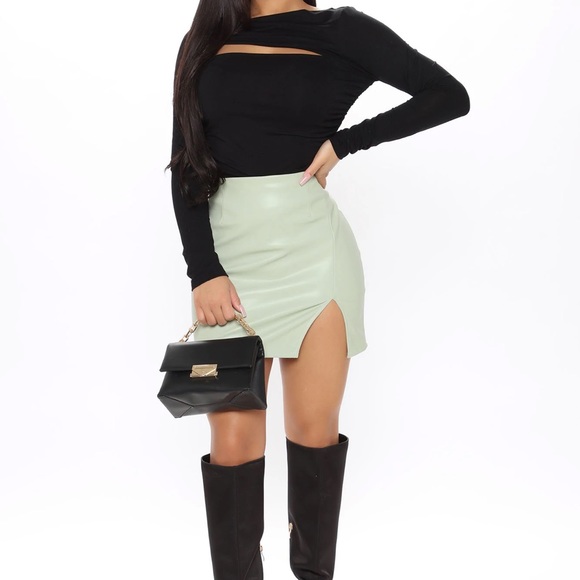 Sassy Slash Ruched Top - Black - Picture 3 of 3